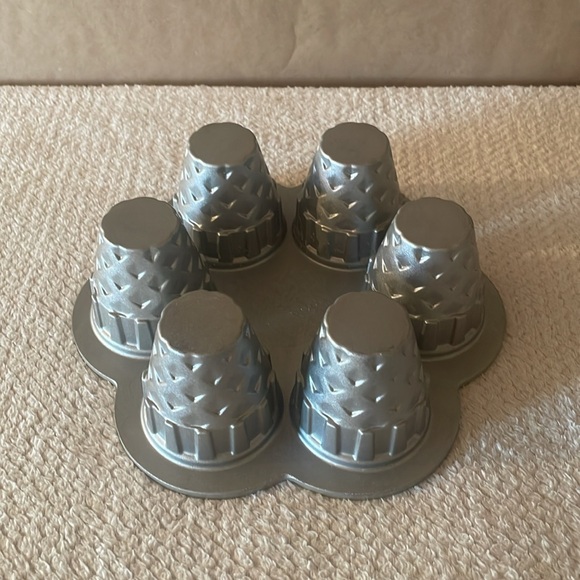 Nordicware Ice Cream Cone Cupcake Pan - Picture 4 of 6